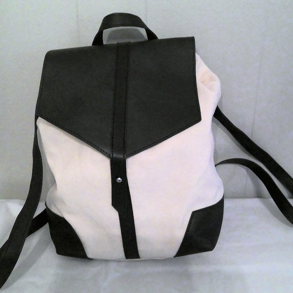 Duex Lux cream and black vegan leather - Picture 3 of 8